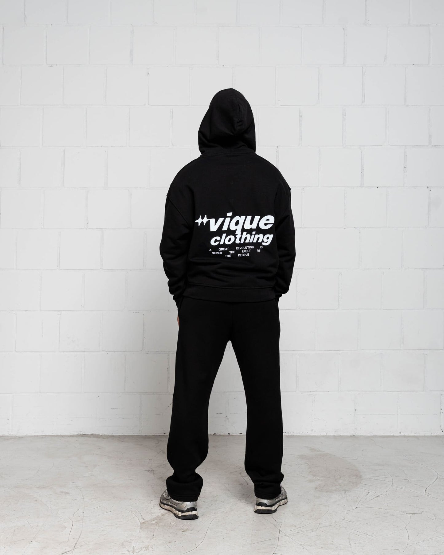 STRIVE ZIPPER
